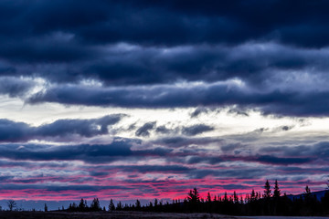 Obraz premium Middle Lake, Bow Valley Provincial Park Alberta, Canada