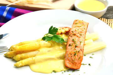 Asparagus with salmon and hollandaise sauce (German name is Spargel mit Lachs und Sauce Hollandaise)