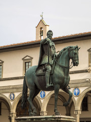 Fototapeta premium Italia, Toscana, Firenze,piazza SS Annunziata,statua del granduca Ferdinando I