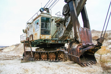 Fototapeta premium excavator caterpillar reverse mechanical shovel