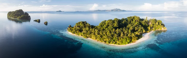 Papier Peint photo Lavable Île Vue aérienne des îles tropicales idylliques de Raja Ampat