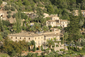 Obraz premium Houses and garden in Deia Majorca 