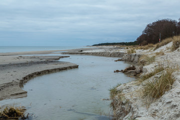 Sandstrand vid Östersjön på vintern