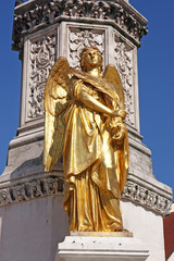 Fototapeta na wymiar Statue of angel