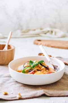 Paccheri with tomato sauce, eggplant and walnuts