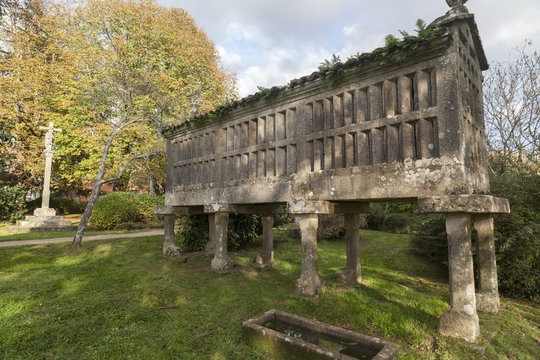 Park, Parque Vista Alegre, Finca Simeon; Horreo, ancient construction, typical granary, Santiago de Compostela.Spain.
