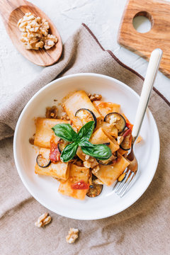 Paccheri with tomato sauce, eggplant and walnuts