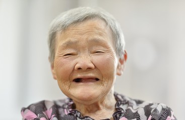 やすらぎ・微笑むおばあちゃん