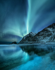 Northen light under mountains. Beautiful natural landscape in the Norway - obrazy, fototapety, plakaty