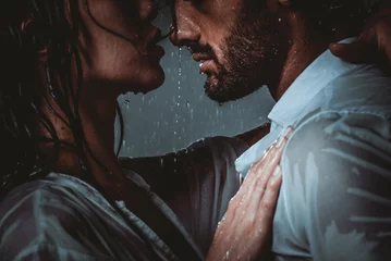 Foto op Plexiglas Couple sharing romantic moments under the rain © oneinchpunch
