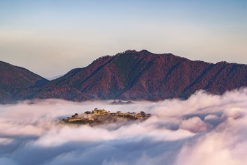 Fototapeta premium 晩秋の竹田城跡
