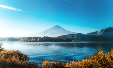Fototapeta premium Widok na góry Fuji. Najbardziej znana góra w Japonii