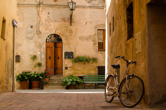 Fototapeta Old street in Pienza, Italy
