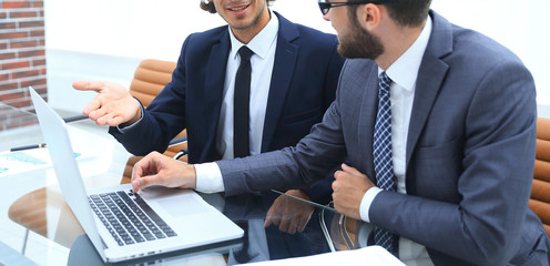 two business people working on laptop.