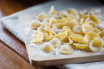 Orecchiette pasta italiana fatta a mano