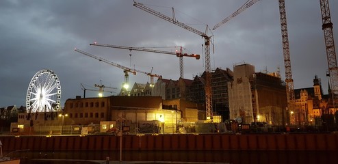 Plac budowy nocą