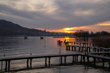 Fototapeta premium Coucher de soleil sur le lac d'Annecy
