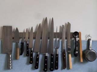 A set of knives in a kitchen - 195733092