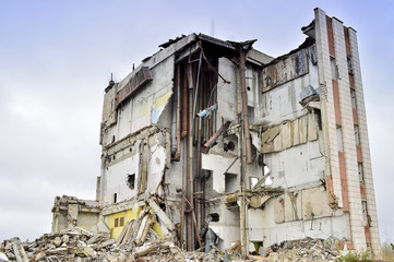 The remains of the destroyed industrial building with internal kommunikatsiy.