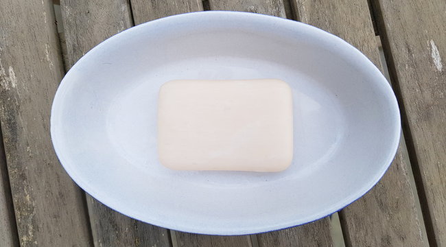 savon bio,dans ravier,pour hygi&egrave;ne corporelle