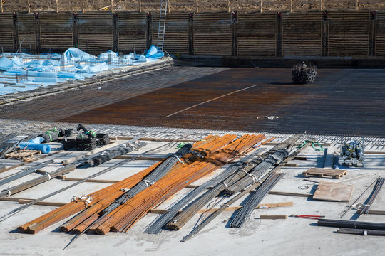 Baustelle neues Fundament im Rohbau