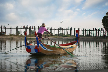Obraz premium Wooded U Bein Bridge