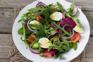 Fresh vegetable salad with egg.