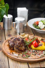 beef medallions with grilled vegetables