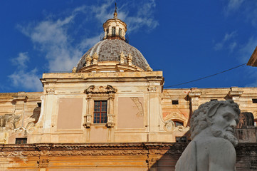 Palermo, la fontana di piazza Pretoria e la chiesa di Santa Caterina d'Alessandria