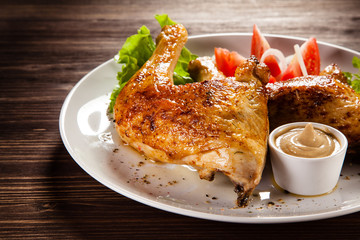 Grilled chicken leg and vegetables 