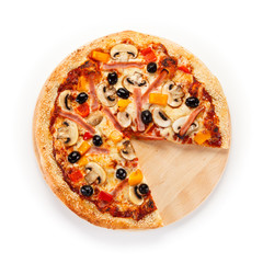 Pizza pepperoni with tomatoes, mushrooms and olives 