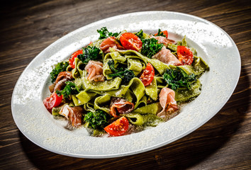 Pasta with smoked ham and collard