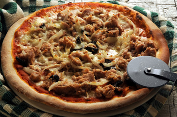 Tuna onion pizza