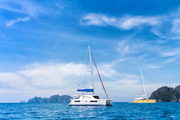 Obraz premium Catamaran boats in beautiful bay near Koh Phi Phi Don in Andaman sea. Location: island Koh Phi Phi Don, Krabi, South Thailand.