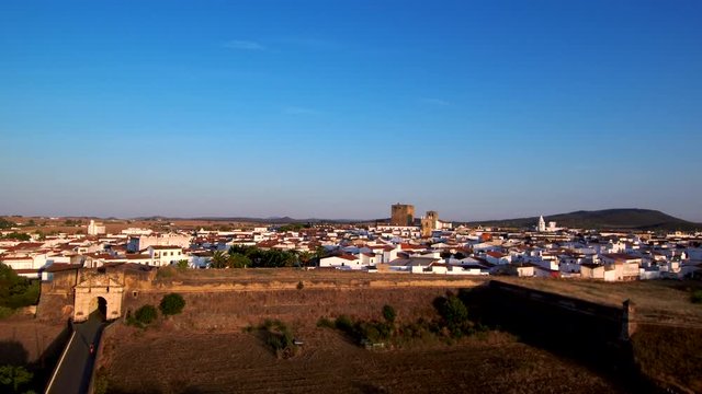 Olivenza, pueblo de la provincia de Badajoz, en la comunidad autónoma de Extremadura (España) muy cerca de Portugal. Video aereo con Drone