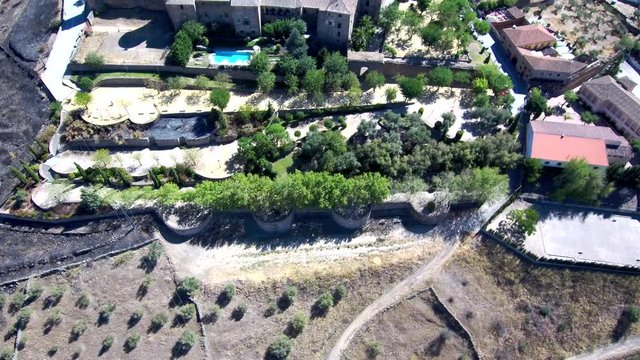 Dron en Oropesa, pueblo de Toledo, en la comunidad autónoma de Castilla La Mancha (España). Video aereo con Drone
