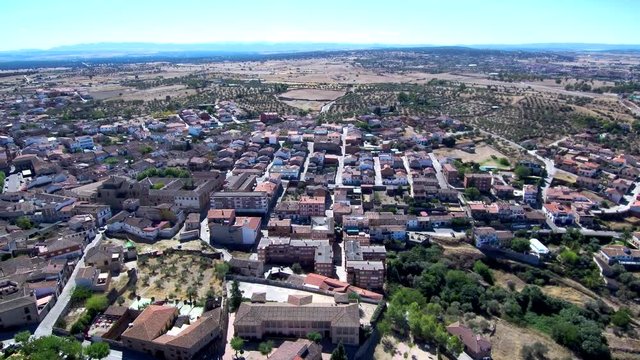 Dron en Oropesa, pueblo de Toledo, en la comunidad aut&oacute;noma de Castilla La Mancha (Espa&ntilde;a). Video aereo con Drone