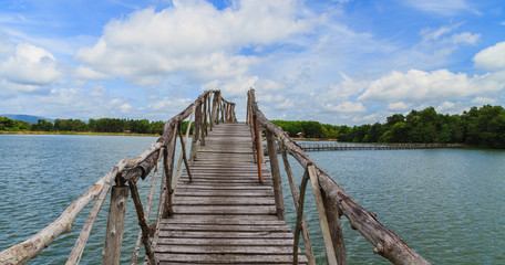 Naklejka premium Wooden bridge across reservoir.