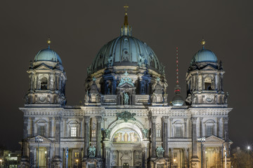 Berliner Dom by night © Yury Zap