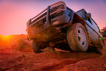 Foto auf Leinwand In einem 4x4-Fahrzeug durch die Wüste © cineuno