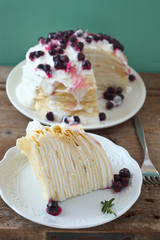 Pfannkuchen- Torte mit Beeren
