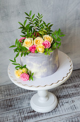 30th fnniversary cake with roses on cake stand