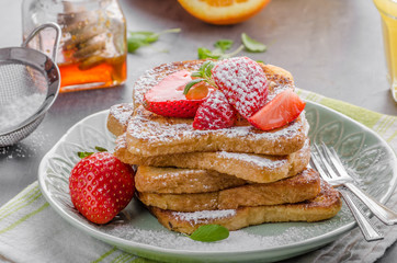 French toast with strawberries