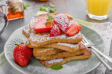 French toast with strawberries