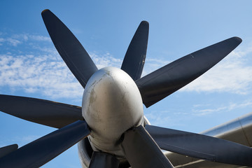 А turboprop aircraft engine with two four-bladed propellers against the blue sky