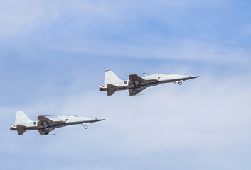 Obraz premium fighter jet military aircrafts flying with high speed on blue sky background