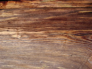 日に焼けた寺山門の板壁