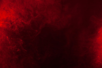 Texture de fumée ou de flamme rouge sur fond noir. Texture et art abstrait