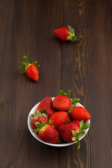 fresh strawberries in bowl