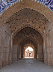 Obraz premium Mosque Agha Bozog in Kashan, Iran. The mosque and theological school,madrasah. The mosque's ceilings.